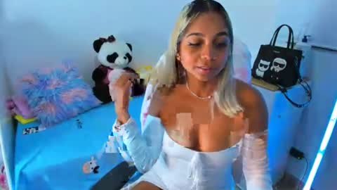 Snapshot of _analia chatting on 10, 12, 2024 Analia online show from 10, 12, 2024