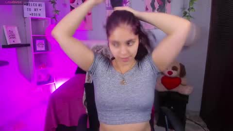 Snapshot of antonella_emma chatting on 18, 11, 2025 online show from 18, 11, 2025