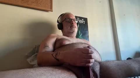 Snapshot of bigbearhector chatting on 15, 4, 2026 BigBearXXX online show from 15, 4, 2026