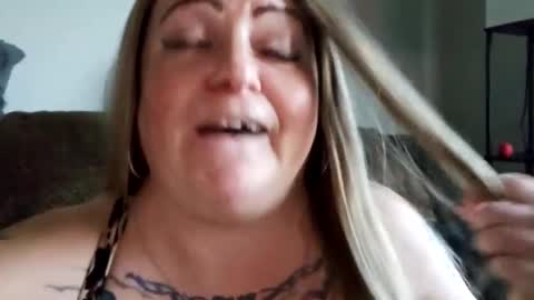 Snapshot of bigblueeyesmomma chatting on 1, 3, 2025 Tiffany online show from 1, 3, 2025