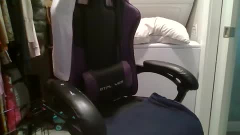 Snapshot of briny2021 chatting on 21, 12, 2025 Briny online show from 21, 12, 2025