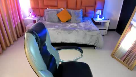 Snapshot of catti_brie_ chatting on 13, 11, 2025 catti_brie_ online show from 13, 11, 2025