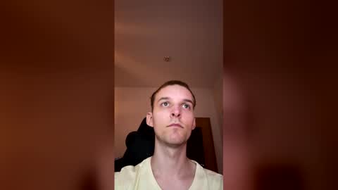 Snapshot of cuteguyy2001 chatting on 16, 4, 2026 cuteguyy2001 online show from 16, 4, 2026