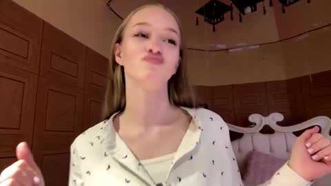 Snapshot of doreathagustave chatting on 9, 3, 2026 Anika online show from 9, 3, 2026