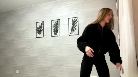 Snapshot of doreathagustave chatting on 10, 4, 2026 Anika online show from 10, 4, 2026