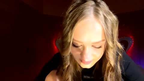 Snapshot of doreathagustave chatting on 15, 4, 2026 Anika online show from 15, 4, 2026