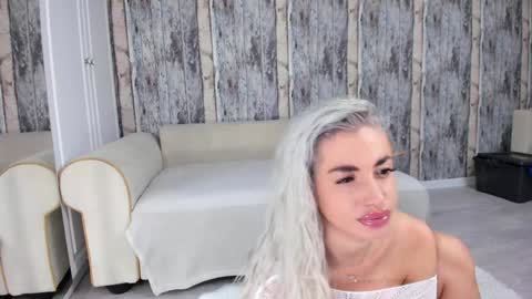 Snapshot of elisabeth_jason chatting on 6, 11, 2025 elisabeth_jason online show from 6, 11, 2025