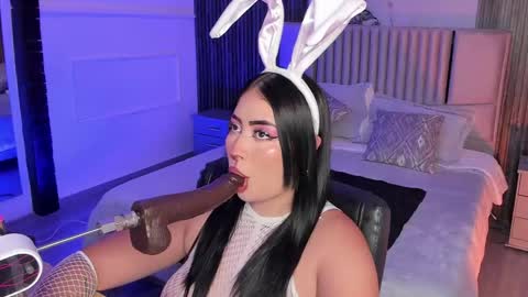 Snapshot of emberrvelvet chatting on 5, 4, 2026 Ember Velvet online show from 5, 4, 2026