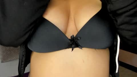 Snapshot of emelymuller chatting on 5, 4, 2026 Emely online show from 5, 4, 2026