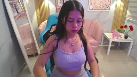 Snapshot of emilia_love_a chatting on 10, 10, 2025 Emilia online show from 10, 10, 2025