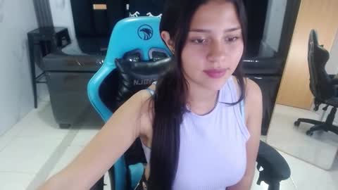 Snapshot of emilia_love_a chatting on 15, 10, 2025 Emilia online show from 15, 10, 2025