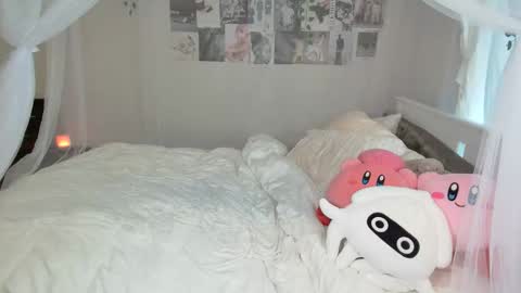 Snapshot of emilyybarely chatting on 31, 3, 2026 Emily brunette and Charlotte redhead online show from 31, 3, 2026