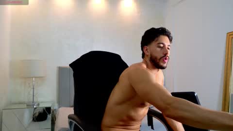 Snapshot of evans_opry1 chatting on 24, 3, 2026 E V A N S online show from 24, 3, 2026