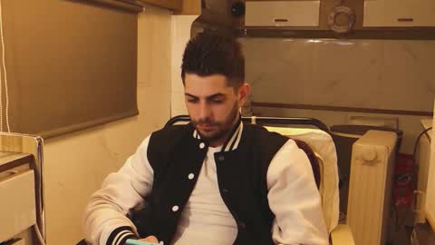 independent model online show from 25, 2, 2026