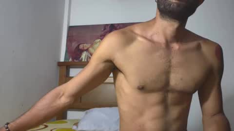 Snapshot of hideonbush051 chatting on 1, 4, 2026 hideonbush online show from 1, 4, 2026