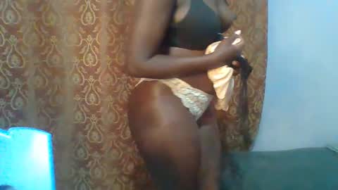 Snapshot of honey_beb chatting on 6, 1, 2026 honey_beb online show from 6, 1, 2026