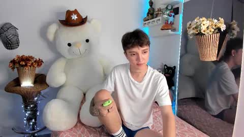 jero independent model online show from 6, 3, 2026