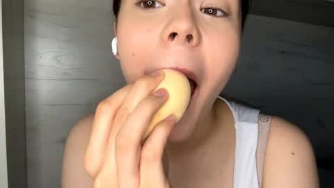 Snapshot of jodeesolarz chatting on 15, 4, 2026 Mila online show from 15, 4, 2026