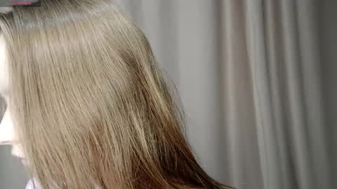 Snapshot of leslyshie chatting on 31, 3, 2026 Alice online show from 31, 3, 2026