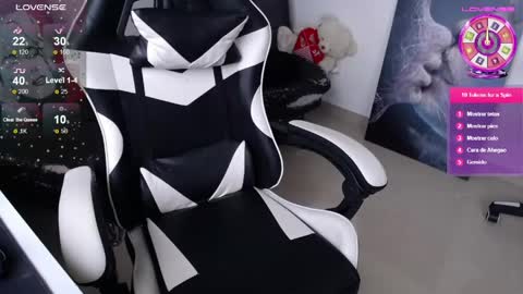 Snapshot of little_amy__ chatting on 14, 4, 2026 Amelie online show from 14, 4, 2026