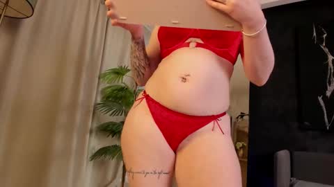 Snapshot of loraivone chatting on 17, 3, 2026 LoraIvone online show from 17, 3, 2026