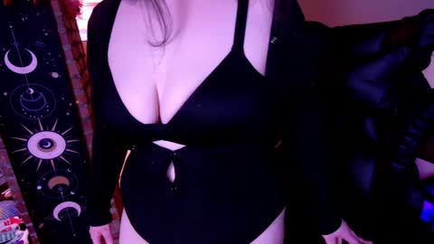 Snapshot of lunalaneee chatting on 3, 4, 2026 Luna online show from 3, 4, 2026