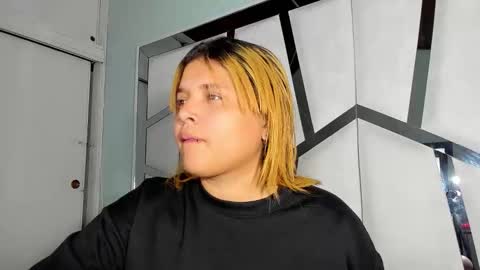 michell_hott1 online show from 8, 3, 2026