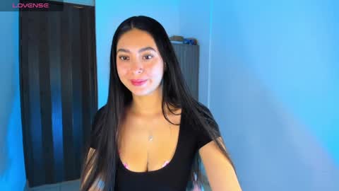 Snapshot of nathalie_rose chatting on 4, 4, 2026 Nathalie online show from 4, 4, 2026