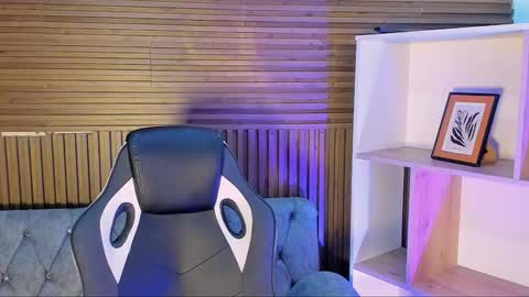 Noah Wolf online show from 4, 3, 2026