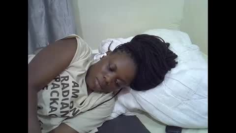 petite_melan online show from 4, 12, 2025