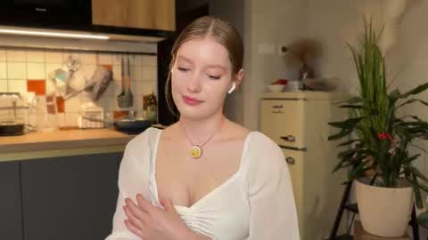 Snapshot of purrpure chatting on 28, 9, 2025 Aileen online show from 28, 9, 2025