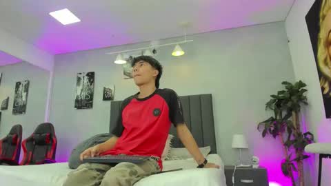 Snapshot of raphael_nyon chatting on 3, 3, 2026 Raphael Nyon online show from 3, 3, 2026