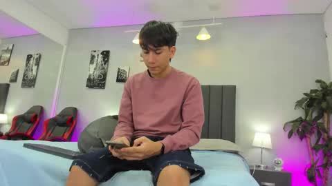 Snapshot of raphael_nyon chatting on 4, 3, 2026 Raphael Nyon online show from 4, 3, 2026