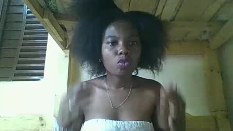 Snapshot of rosalinda933 chatting on 2, 3, 2026 Rosalinda online show from 2, 3, 2026