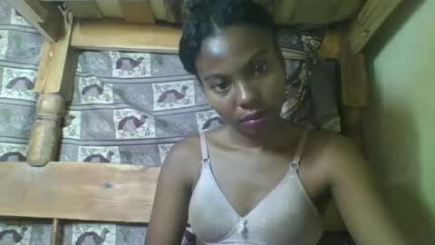 Snapshot of rosalinda933 chatting on 1, 4, 2026 Rosalinda online show from 1, 4, 2026