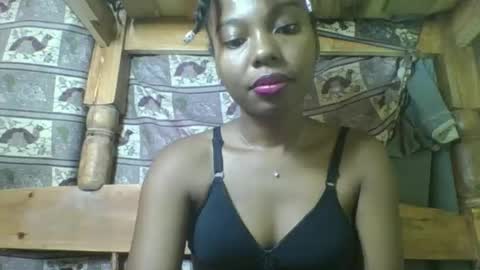 Snapshot of rosalinda933 chatting on 8, 4, 2026 Rosalinda online show from 8, 4, 2026