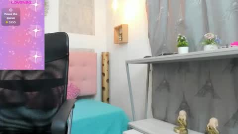 Snapshot of samantha_fox8 chatting on 2, 12, 2025 online show from 2, 12, 2025