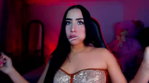 sara_stone03 online show from 12, 1, 2025