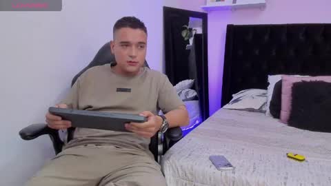 Snapshot of stiiven_lopez chatting on 15, 4, 2026 Stiven online show from 15, 4, 2026