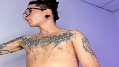 Snapshot of tayhlorstronghold chatting on 14, 4, 2026 online show from 14, 4, 2026