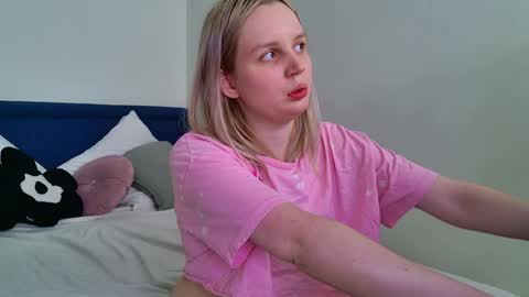 Snapshot of tinasiner chatting on 4, 4, 2026 tinasiner online show from 4, 4, 2026