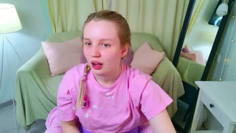 Snapshot of tinasiner chatting on 11, 4, 2026 tinasiner online show from 11, 4, 2026