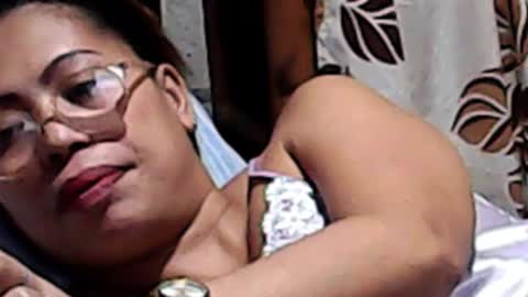 Snapshot of truefilipinabeauty chatting on 10, 10, 2025 emily online show from 10, 10, 2025