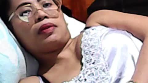 Snapshot of truefilipinabeauty chatting on 9, 11, 2025 emily online show from 9, 11, 2025