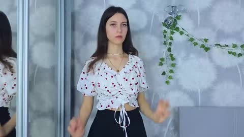 Snapshot of umbraelyon chatting on 13, 3, 2026 Liliane online show from 13, 3, 2026