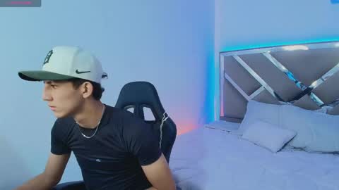 Snapshot of valentino_rey chatting on 15, 4, 2026 valentino_rey online show from 15, 4, 2026