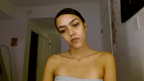 Snapshot of vickyyyx chatting on 25, 11, 2025 Goddess Victory online show from 25, 11, 2025