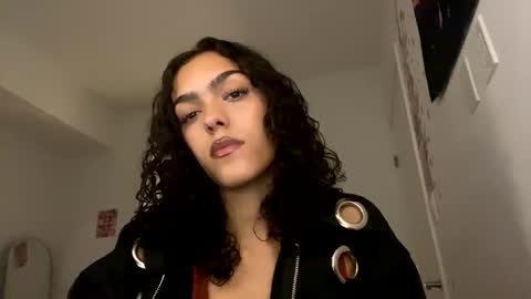 Snapshot of vickyyyx chatting on 14, 12, 2025 Goddess Victory online show from 14, 12, 2025