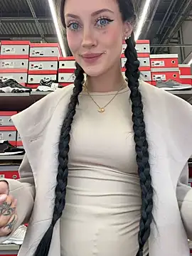 Snapshot of Melissa_crazy chatting on 5, 12, 2025 Melissa crazy online show from 5, 12, 2025