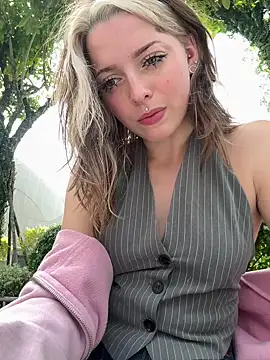 LoraaDoll online show from 17, 1, 2026